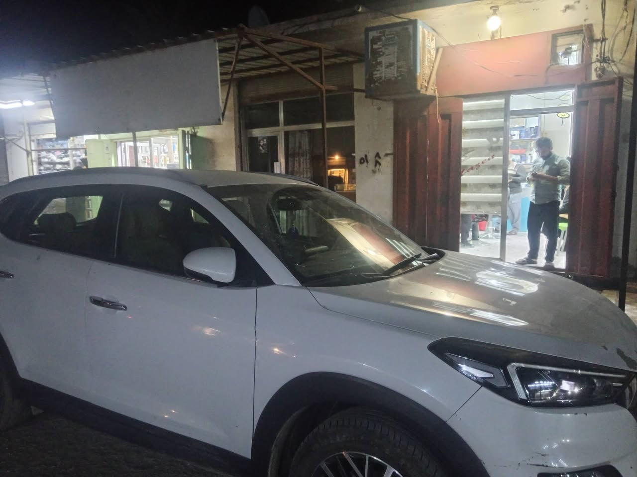 توسان ٢٠٢٠ مكفوله من البارد والصبغ ماشيه ١٧٥٠٠٠ فول عدا البانوراما خليجي بسمي شرط التحويل السعر ١٧٥ وبيها محال بسيط للاتصال ***********
