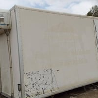 براد للبيع طول 7.70 الارتفاع 2.70 والعرض 2.60 للبيع رقم الهاتف 0772444...