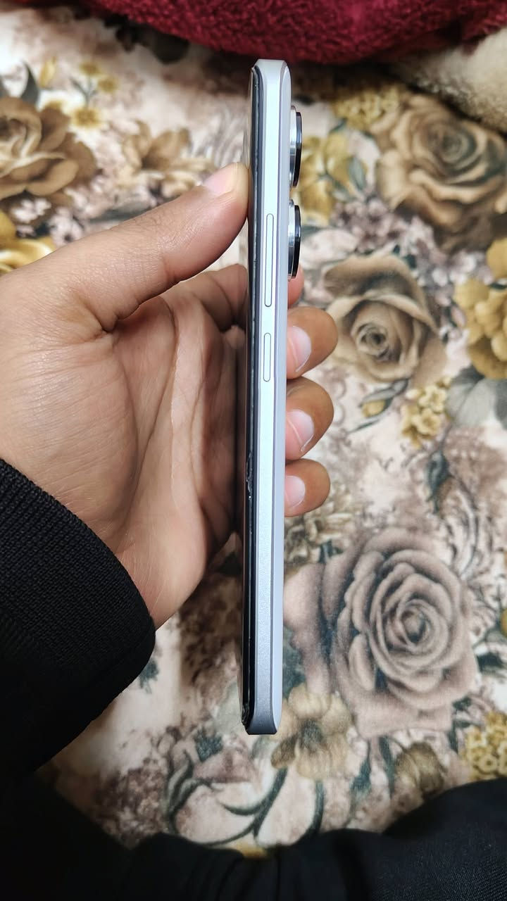 السلام عليكم
Redmi not 13 pro plus 5G
نسخة قليل موجود منها انتبه ع الظهر 
512 GB Ram


**إذا كنت صاحب هذا الإعلان وتريد حذفه لأي سبب، رجاءا أرسل رسالة إلى الدعم الفني**