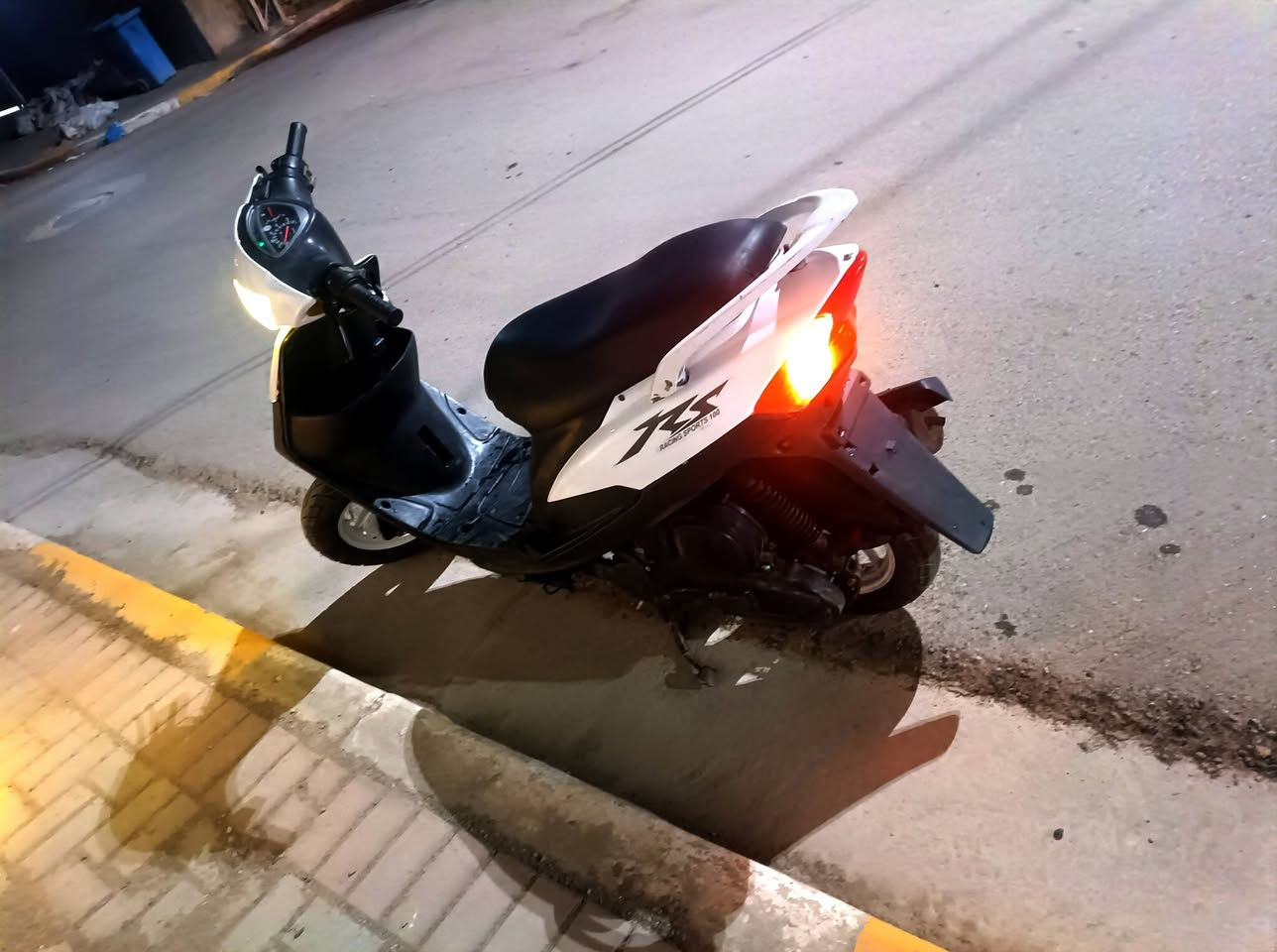 السلام عليكم ورحمه الله وبركاته
ماكس عدله دراجه حاويه كفاله عامه ختم واحد كله بلاد محرك مامفتوح كهربائيات كله شغاله سلف هندر نكره بكل وقت نعومه ماتنسمع 
++ عليه نهضه شرط بطناش ٣امتار هذا عل فحص تجي شوفه معدل ١٢٠كلهن دكهن كيلو متر شغال مع عداد البانزين هم اي نقص مابيه مكاني ديوانيه مركز السعر ٦٠٠ وبيه مجال النضافه انتم احكمو عليه🌹🌹🌹❤️


**إذا كنت صاحب هذا الإعلان وتريد حذفه لأي سبب، رجاءا أرسل رسالة إلى الدعم الفني**