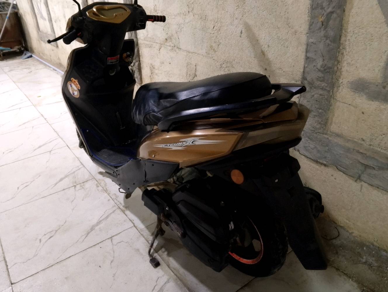 دراجه سكنس تايوان موديل 2020 لون ذهبي كهربائيات كلها شغاله اشاير سلف لايت عالي ناصي ورماش سكن خلفي امامي سطاب كلهن شغالات گيج بانزين وكيلو متر شغال باتري جديد محرك مفتوح مرة وحدة مجفت على أيدي نگرة سلف شلعة تاكل الگاع دراجه مالت بيت مرتبه دبلاتها حلوه كابريتر بلادي كفرات مختمه ختم واحد البصره 5 ميل ه‍ *********** السعر 300
