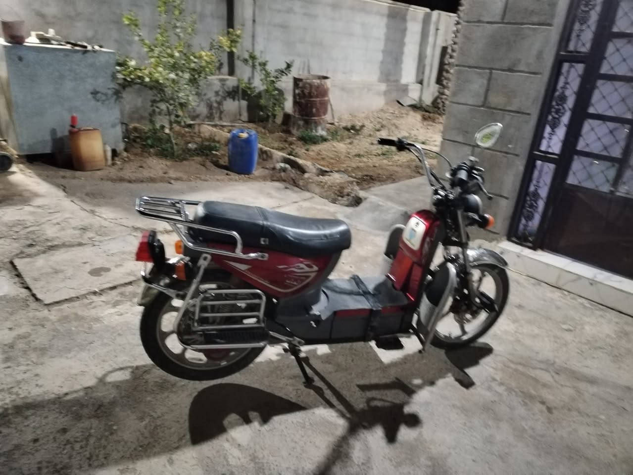 السلام عليكم شباب متاح ماطور شحن 
مستخدم نضيف باتريات اقل من شهر شديتهن وكشر الماطور نضيف عنوان حقلانية قرب مسجد ذنورين 
***********
السعر 400 وبي مجال
