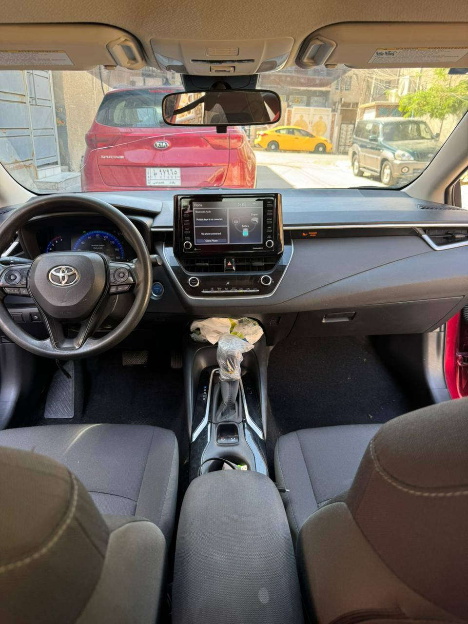 السلام عليكم ورحمة كورولا لون ماروني ٢٠٢٢ بدون ايرباك وبيع فقط رقم بغداد وجاهزة من كل شي le بصمة وهايبرد مواصفاتها حلوة ومكانها ديالى تقاطع القدس للاتصال ***********  وماشية ١٤١ الف ميل
