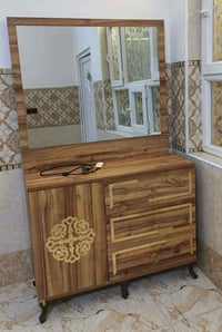 ميز مراية • استعمال قليل