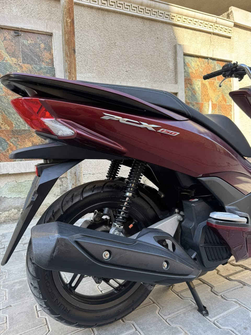 السلام عليكم 
جيل ثاني 
Pcx 150
2018 ياباني دراجه 
2 سويجات بلادي
دراجه  مال مزاد شرط كفاله 
لون ماروني 
محرك 150 وضع شركه 
جهاز نذار مال سرقه بلادي 
مكاني بغداد الشعله 
لاسعر خاص او ستفسار 

‭٠٧٧٠ ٣٣٧ ٦٨٥٣‬
