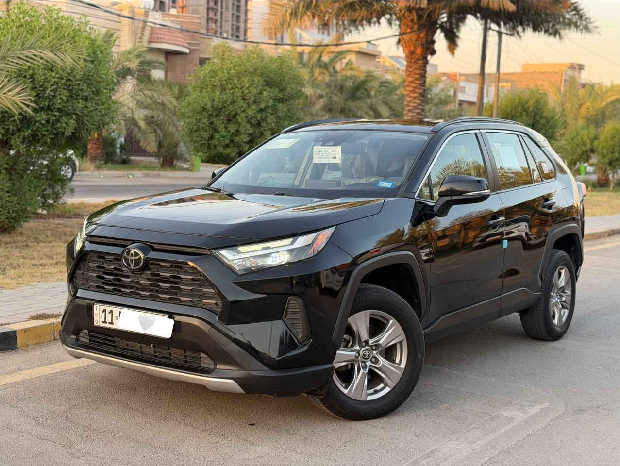 السلام عليكم 
تويوتا راف فور
٢٠٢٢ 
وارد امريكي حادثها فقط دعامية 
السيارة مكفولة من الصبغ والبارد والتبديل 
مواصفات 
بصمة تشغيل
بصمة ابواب
كشن كهرباء
شاشة 
تحكمات ستيرن
بانزين فقط
هاند بريك بصمة 
بجم لد وزنون
بك لايت لد
اوتو هولد
ثلاث انظمة قيادة
راردات جانبية
رادار امامي 
توقف ذاتي 
كامرة خلفية 
تبريد ثلج 🧊 
رقم بغداد الجديد بأسمي شخصياً 
السعر ١٩٧ ورقة
الرقم *********** 
العنوان بغداد حي الجامعة
