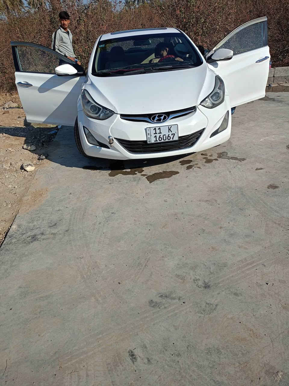 السلام عليكم
للبيع هونداي النترا خليجي 2015 سياره جديده وجاهزه من كلشي بس ستر رب العالمين ماتصرف عليها الف دينار شرط السونار وين متريد وديها

مكينه 2000 دوش كير مكفول 

بيها صبغ مكانات بصيطه كلش

تبريد تدفئه 

فول مواصفات عده البصمه 

شاشه تاب كامره داور

تخم تاير جديد صدر جديد السياره جاهزه مجهزه خير من الله رقم بغداد الجديد بأسم اخويه شرط التحويل مباشر بياع شراي مابيع 

السعر المطلوب 127 وبيها مجال بصيط مكان السياره بغداد قضاء المدائن سلمان الباك 

للأتصال رقمي ***********
