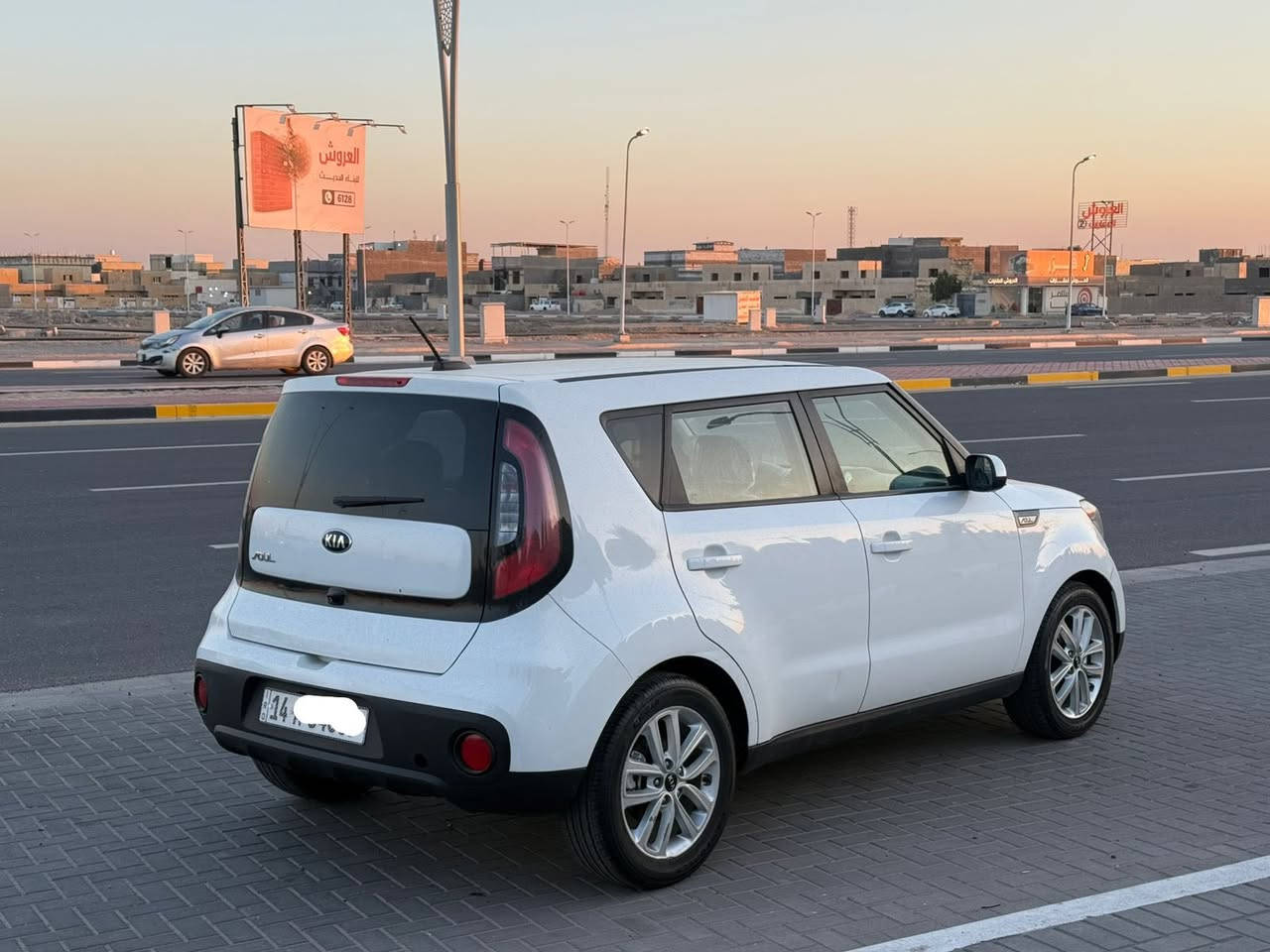 السلام عليكم 
كيا صول موديل 2019
رقم بصره تحويل سنويه ورقم جدد
وارد امريكي بنيد وخشم جاملغ.  
محرك 2000 شاشه جبيره تحكم ستيرن ماشيه 73m جاهزه السياره. تبريد كير محرك حداديه تخم تاير
شراي يخابر ع رقم
مكاني بصره

***********
