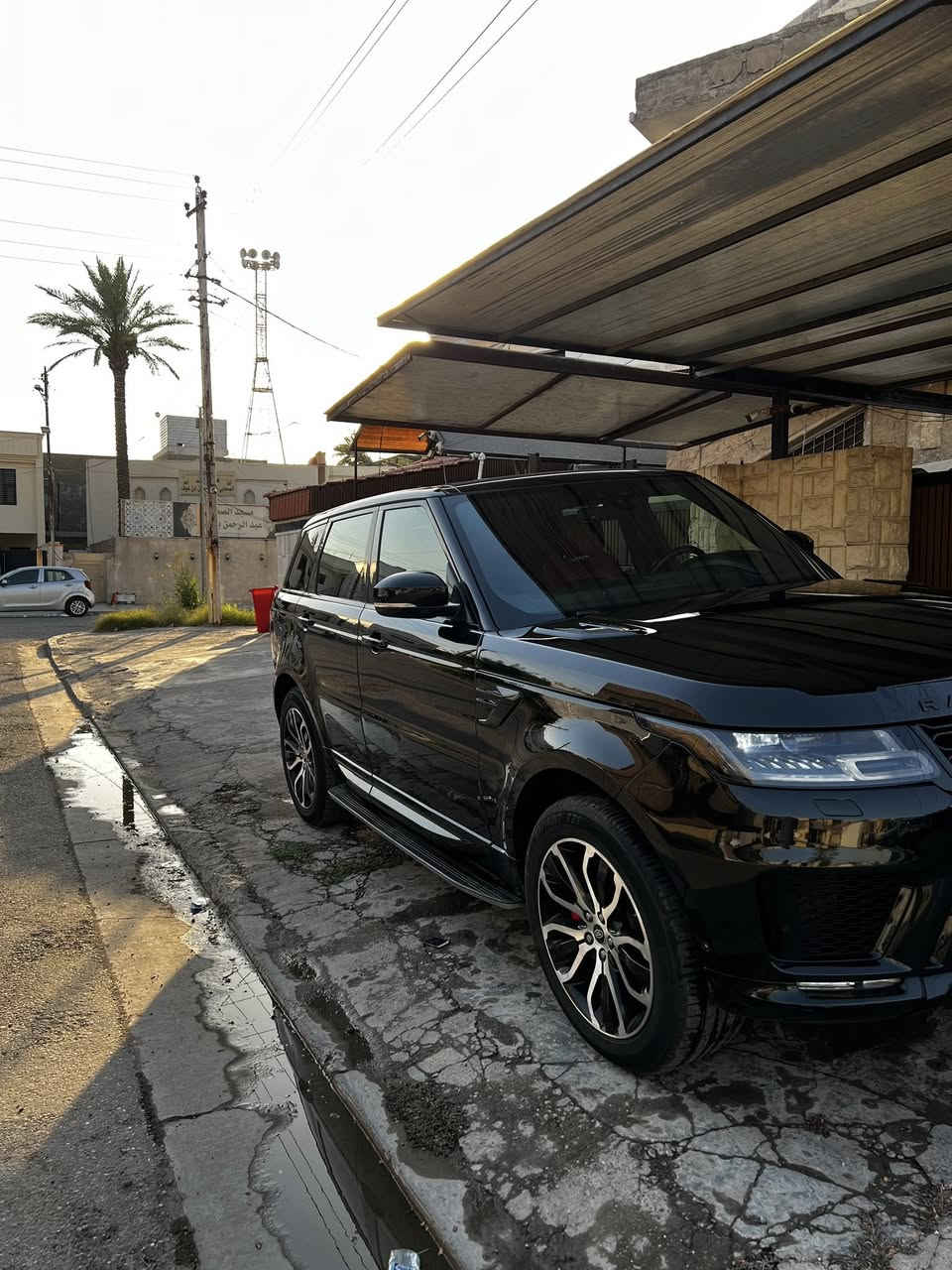 السلام عليكم 
رانج روفر سبورت 2019 SE
السياره حادثه فقط دعاميه وبغداد انطخت من وره 
وصار بيه بس صبغ اربع اصابع فوك الايت الخلفي
السياره بدون ايرباك
ماشيه فقط 47 الف ميل
السياره مواصفاته معروفه ميحتاج اذكره 
قماره حديد 
غرفة كامله مبدله بدبي فول تحكمات بلمقعد
رقمه بغداد مميز 
عارضه 340 وبيه مجال
رقمي للتواصل ***********
