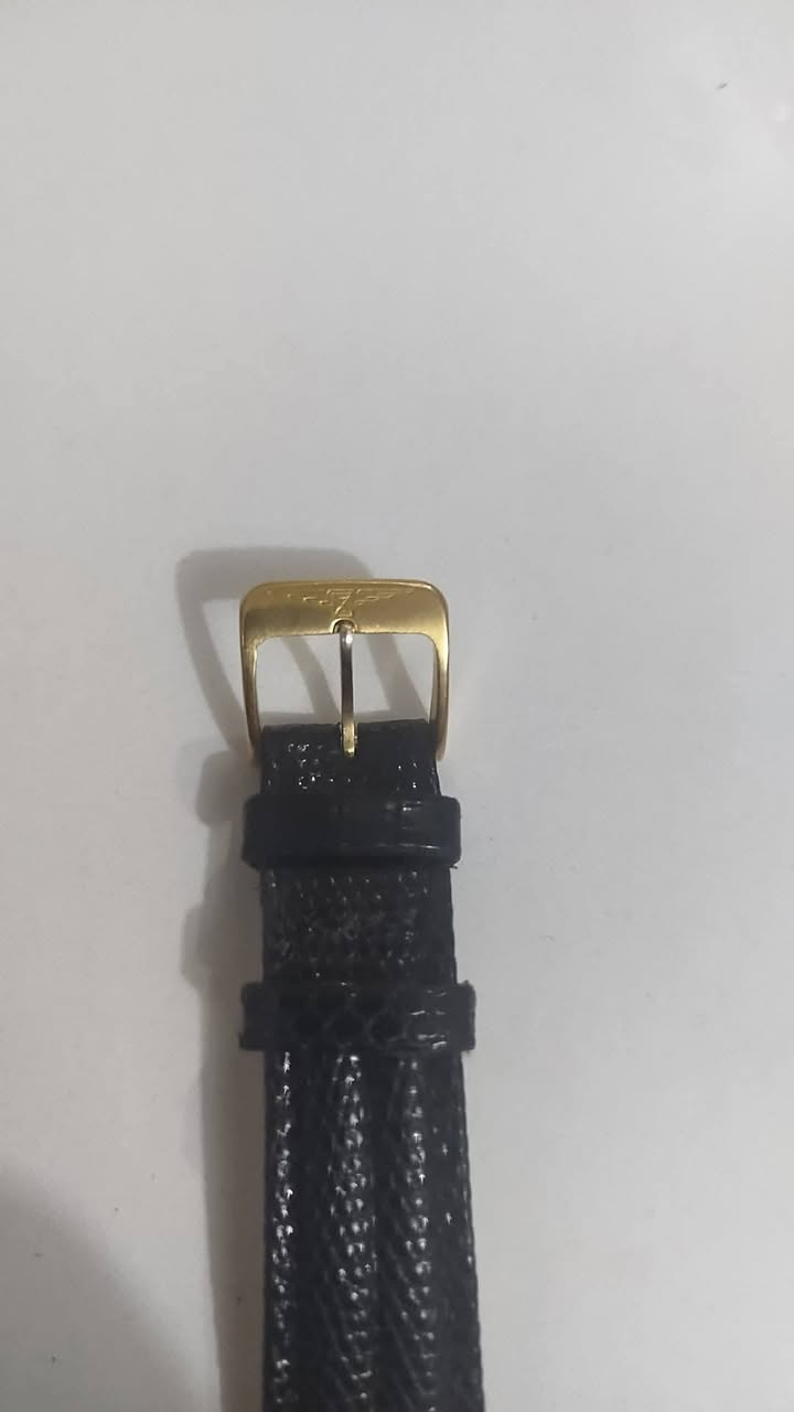 السلام عليكم لونجين سويسري كوارتز أصلي نظيفة جدا ووقت دقيق جدا منفذ يومي طلاء ذهب كلها أصل حتى البوم يحمل شعار الشركة فنتج قديم مخزن  انتاج الثمانينات من اروع موديلات اللونجين السعر مناسب للاستفسار
الاتصال على الرقم ***********
