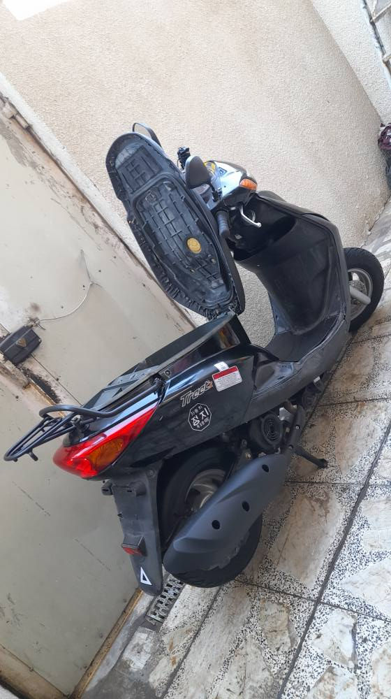 سلام عليكم ورحمة الله للبيع 
ياماها اكزز تريت Axis treet 
🇯🇵يابانية // نوزل خطين سكليتر 
استاند حساس كهربائي/ ماشية 
١٧ 🇯🇵 / أوراقهة كاملة موجودة 
وبأسمي/ ماخذها رمبة ومداريهة 
نظيفة وبلادية وكلة افول بانزين 
محسن ودهن درجة أولى امزويل 
كلهة شغالة تايرات جدد، لايت بومة 
زنون / كفرات اصلية ومكينة بلادية 
وشرط خرسة ناعمة، وشلعة معدل%
واضمنهة من التبخير والدخان والضرر 
ونكرة سلف بأي وقت 👍 السعر 
(مليون و١٠٠) وبيهة مجال للجاد 
بالشراء ومااقصر / اي استفسار 
رجاءا اتصل على ***********
وعندي واتساب وعندي ماسنجر 
للمعلومة مشتريهة ب١١ ورقة ونص 
عنواني بغداد الكاظمية/واذا عندك 
مراوس اراوس بدراجة ٦٠ او ١٢٠ 
زغيرة جديدة مع الفرق، تحياتي . بغداد, العراق
