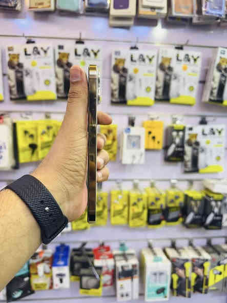 السلام عليكم للبيع 
iPhone 12 pro max 
ذاكره 256 
بطاريه 76‎%‎ بلاد ابد ميصرف 
الجهاز ماستر A/AA
لون ذهبي نضافه 98% 
كله شغال فقط مبدل شاشه اصليه اصليه فول دقه وسلاسه فيس ايدي واكف الباقي كفاله كامرات اتصال صوت انترنيت كله شغال السعر قفل 310 الف مكاني بغداد مدينه الصدر قطاع 18 رقمي ***********
