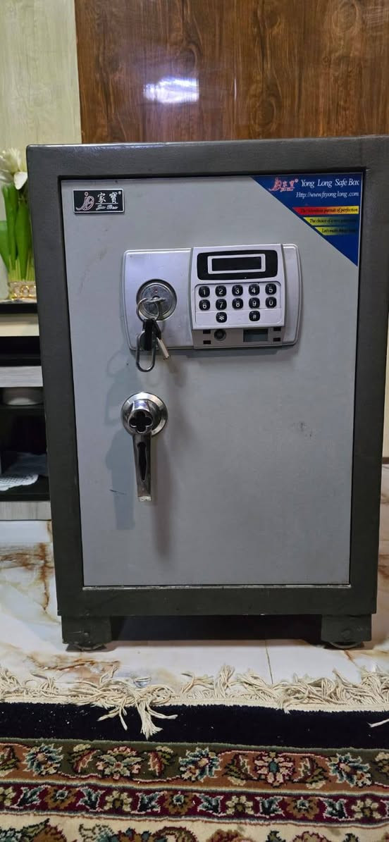 سلام عليكم قاصه جديده كلش سالنه شههر من اشتريناه ب٥٠٠ وهسه اريده ب٢٥٠ وبيه مجال مستعجل عليه وزنه فوك ال٩٠ كيلو ضد الحرائق


**إذا كنت صاحب هذا الإعلان وتريد حذفه لأي سبب، رجاءا أرسل رسالة إلى الدعم الفني**