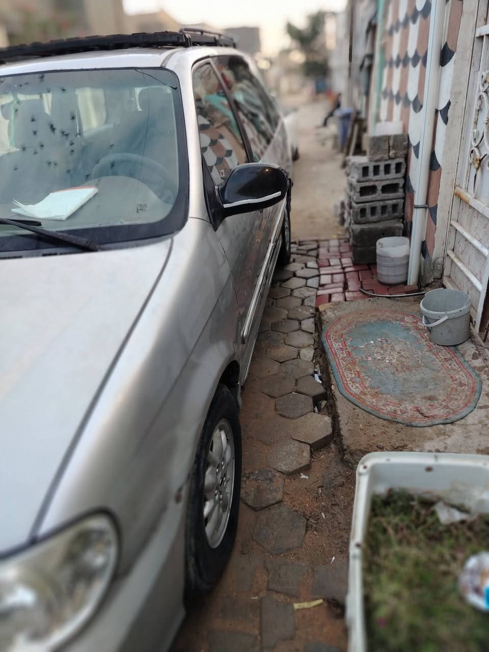 سلام عليكم سياره سيدانه  7راكب مديل 2004رقم بغداد نكليزي مكينه و كير  خير من الله سعر 65 رقم الهاتف  ***********
