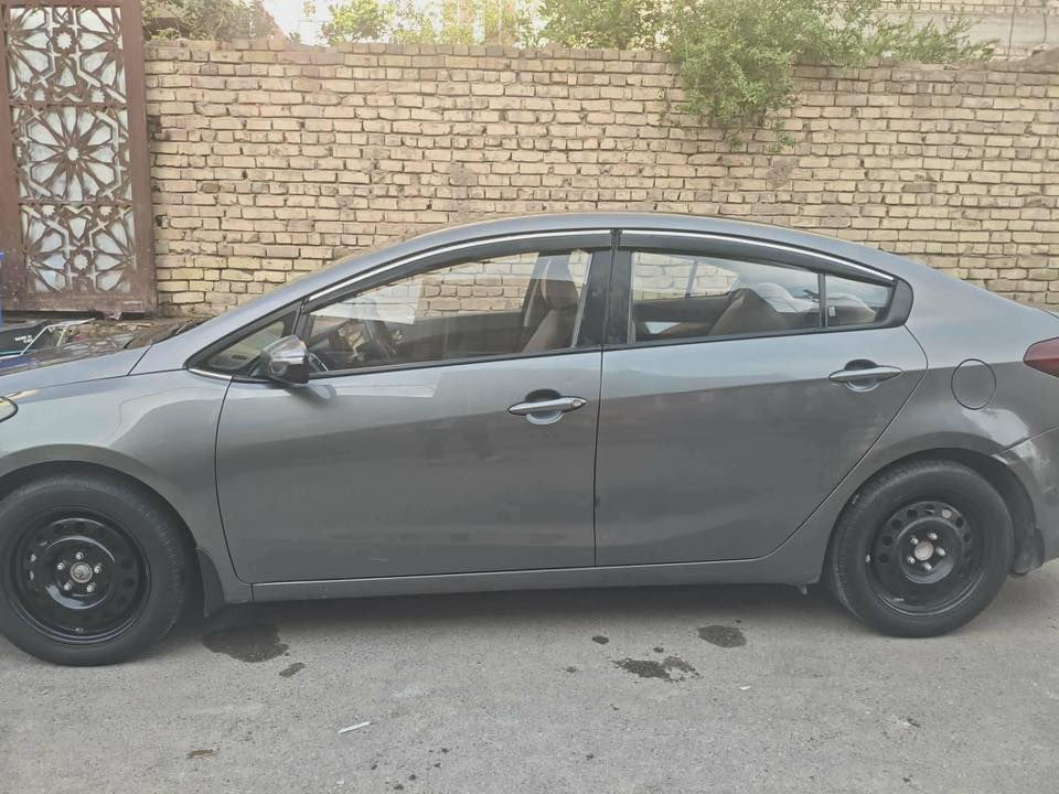 للبيع كيا سيراتو موديل 2017 خليجي محرك 1600
السيارة رقم واسط  تحويل مباشر 
السيارة مكفوله من گير ومحرك وحداديه جديده
والسونار مرفق بالمنشور 
السياره موجوده بلكوت
السعر110 وبيها مجال الاتصال على الرقم ***********
