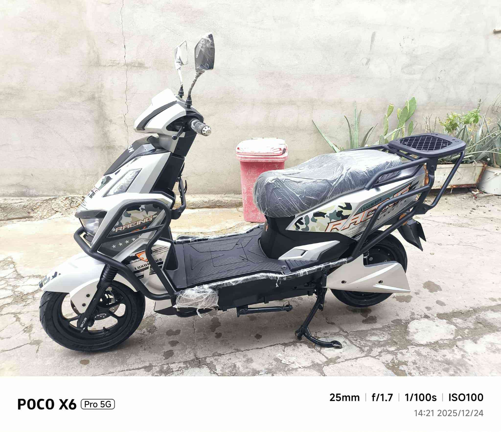 ماطور شحن 2025 جديد
نوع سكنس 
6بطاريه شرط الفحص 
ملف 3000
ماشيه 600 بعده زيرو 
درع 
اشاير لد 
لايتات لد اربع عدسات 
نضام بارك 
نضام رجوع خلف 
تايرات حجم 12
عنوان ديالى جلولاء 
سعر 950بي مجال ***********
