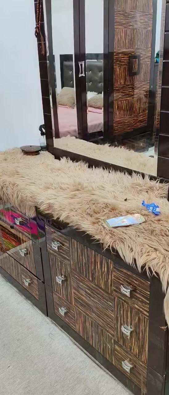 غرفة نوم صناعة كويتي السعر ٣٥٠ بغداد عنوان ***********
