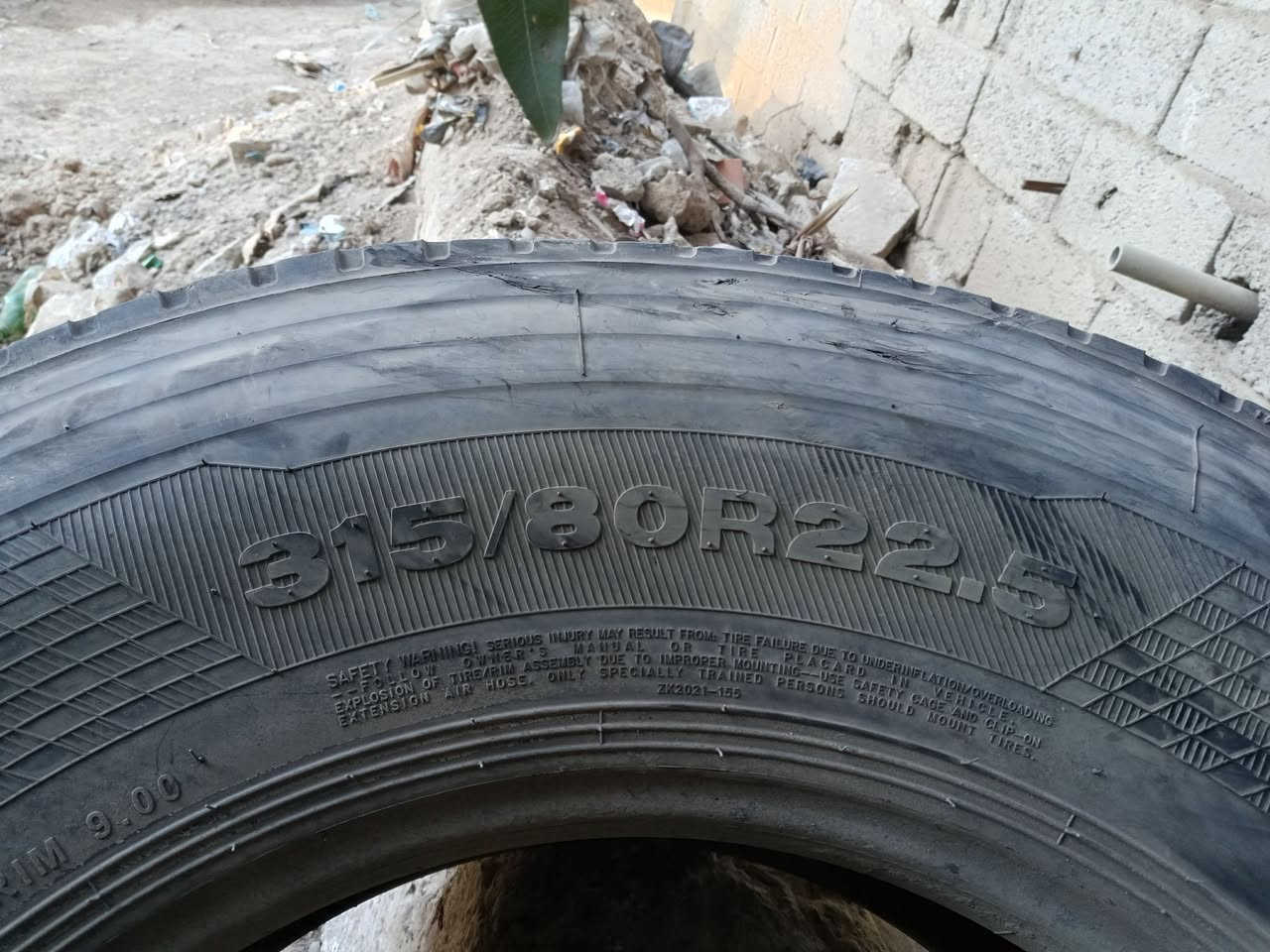 سلام عليكم عندي تاير الوري حجمه موجود بل صوره نظافته  60/100 اريد ابعيه 75الف مكاني بغداد حيل عدل***********
