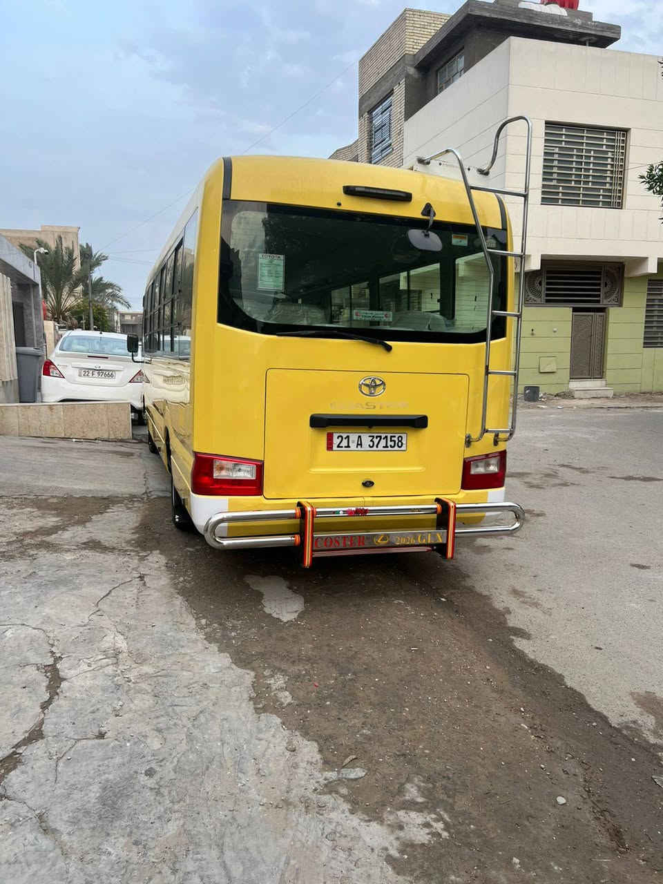 كوستر 2017 فيرنه مصبوغه من الكويت أو مابيها اي اعاده
السياره تخم تاير صدر امامي أو خلفي جديد كير مكينه خير من الله أو الاكسل بيه ونه خفيفه من ١٠٠الر ١١٠ السياره خير من الله 
معروضه 435 أو بيها مجال كلش بصيط 
للاستفسار ***********
