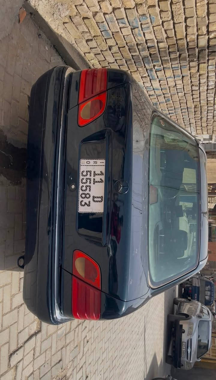 سلام عليكم 
***********

للبيع مارسدس ام عيون W210 

موديل ٩٦

صدر جديد 

صبغة كلش حلوة 

كشن كهرباء

فتحة سقف 
رقم بغداد بسمي شرط التحويل 
مكانهة بغداد 

***********

السعر ٧٢ بيهة مجال جداً بسيط
