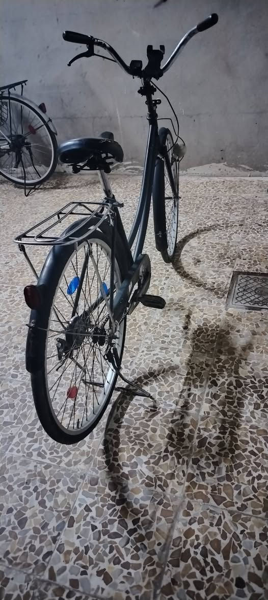 سلام عليكم بايسكل البيع حجم 26 نضيف السعر 50.بي مجال الطيبين. هذا الرقم. ***********
