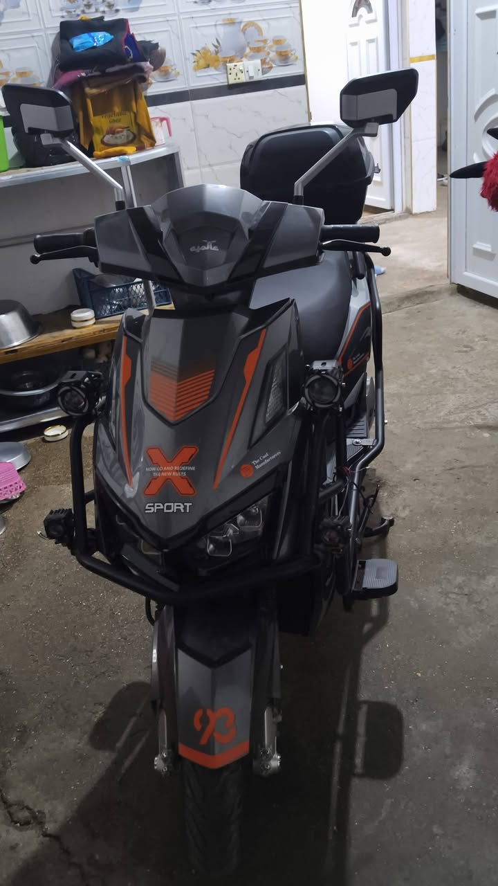 سلام عليكم  دراجه شحن البيع نوع الدراجه سبورت بكطاريات عل فحص 
سرعه85 يجي بنضام 3سرع ***********او***********
