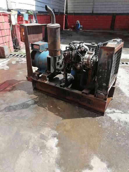 سلام عليكم 
مولده للبيع مكينه كيه شغال كل عيب مابي توليد ومكينه بشرط لاصرف ولا بخار سعر 9 ورقات بي مجال بسيط  للشراي عيب كلش بسيط فقط راديتر بي ليك جيب وياك باتري وافحص عنوان كركوك سايدين قادسيه قرب الاستخبارات 
***********
