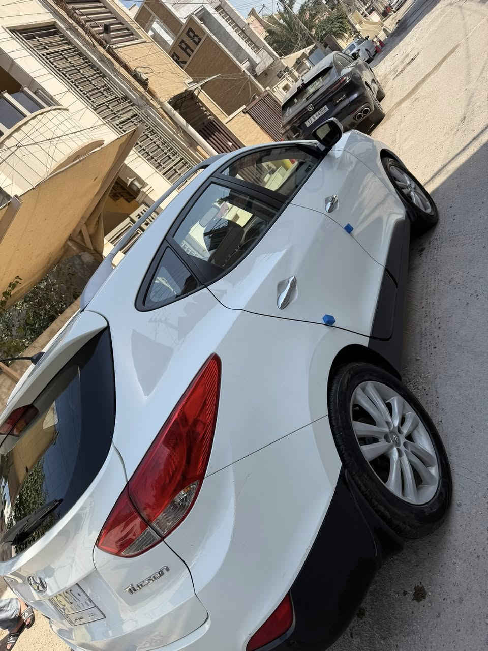 السلام عليكم توكسان موديل 2012 خليجي فول موصفات استيراد خاص محرك 4 سلندر بصمه ابواب بانوراما طكتين كشنات جلد وكهرباء وتدفئه امامي خلفي تبريد شاشه كامره تحكم استيرن دبل ايرباك مري شفط وشاير بلمري ماشيه 126 
بغداد المنصور 
***********
السعر 13500$ وبيه مجال
