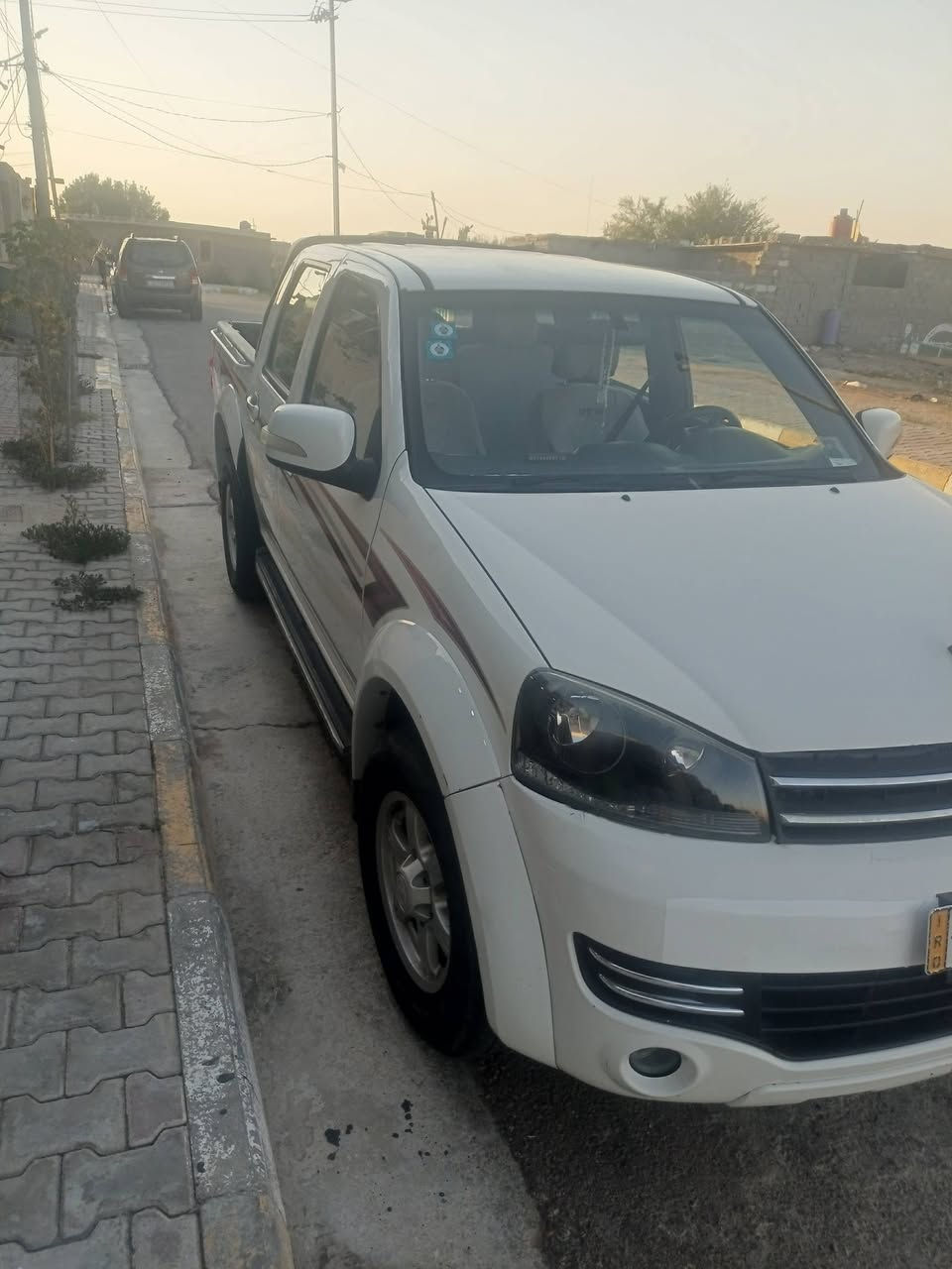 السلام عليكم 
 للبيع
السعر 110 وبيه مجال 
كريت ول موديل 20 رقم بغداد السياره بالكوت مركز المدينه 
سيارة كلش نظيفه مال جناي الاستفتاء الاتصال على ***********
