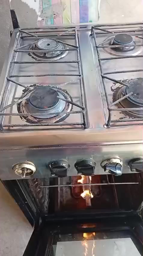 السلام عليكم طباخ أربع عيون للبيع نضيف مابيه أي ضرر وناره قويه وحلوه حتى الفرن شغال السعر ٦٠ وبيه مجال بسيط يوجد توصيل بكروه للاستفسار خاص أو الاتصال ***********
