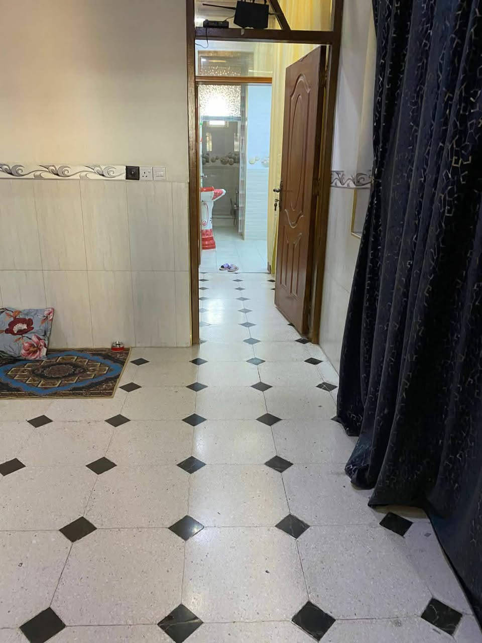 السلام عليكم... 
دار للبيع طابو زراعي سند ٢٥
    بغداد _ المحموديه /  حي طليطلة / بالقرب من جمعية الناصر موقع مميز على شارع رئيسي باب التبليط خدمات كامله ماء مجاري تبليط 
المساحة 150 م | واجهة 7 ونص م | نزال ٢٠ م 
بناء حديث ___ طابق واحد /  علمآ ان كاونتر المطبخ تفصال حديث يبقى هدية مع البيت 
للاستفسار ه‍
***********
***********
