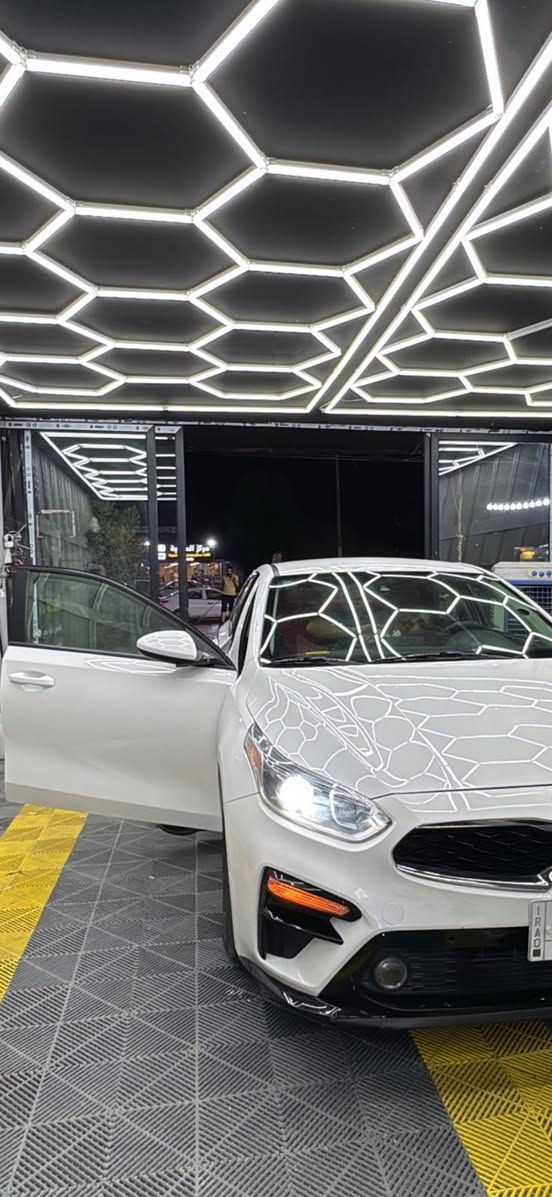 السلام عليكم فورتي موديل ٢٠٢١امريكيه حادثه جاملغ وبنيد بدون دواخل مواصفات نص فول مكينه ٢٠٠٠ شاشه جبيره سياره جاهزه  مكان شارع فلسطين   مجال قليل لاستفسار  .***********//***********
