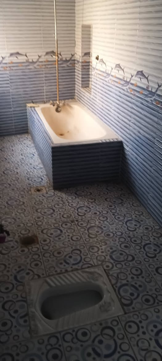 الدار للايجار المساحه 200م طابقين 4نوم صاله مطبخ كليدور مجمع صحيات فوك وجوه حي الصحه خلف المسبح السندباد قريب الشارع جداا مبلغ الايجار 500 للاستفسار ***********
