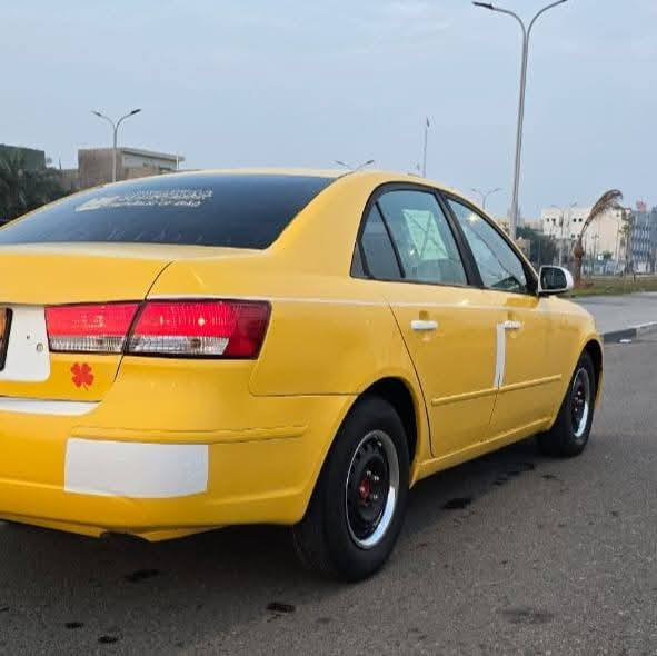 سلام عليكم 
سوناته موديل((2010)) رقم بصره مشروع وطني تحويل تحويل بسمي سنويه مجدده الغايت((2027))مصفره اهيه وغرامات  مكينه وكير وحداديه وطخم تاير كهربايات كله شغاله داخل جديد مكان بصره سعره $((80)) وبيه مجال ((***********)))((***********))
