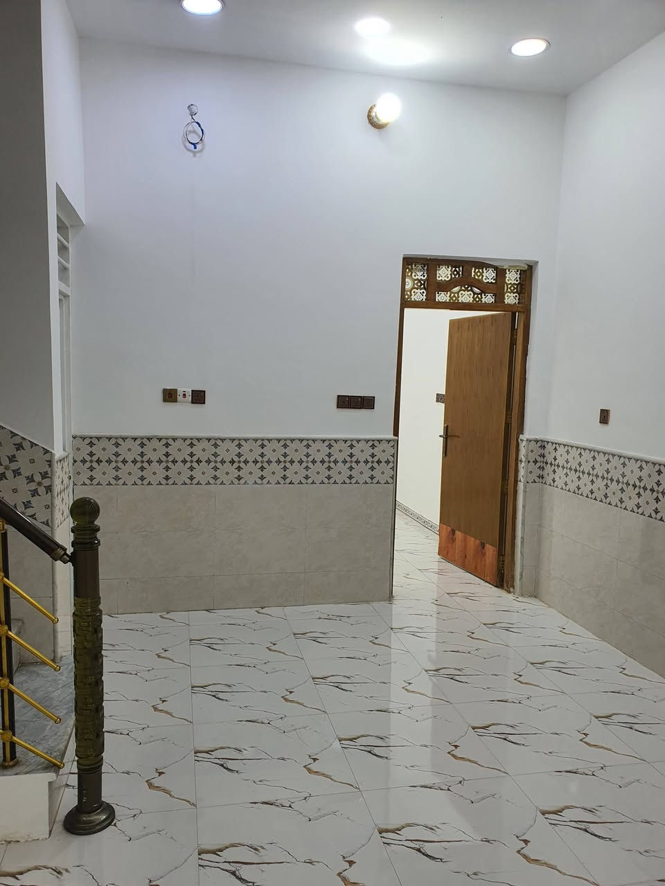 بيت ١٠٠ متر بحي الغدير الولى من فلكة القاضي وأول فرع نهايت الفرع السعر ب110 وبي مجال
***********
