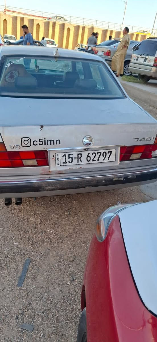 سلام عليكم اخوان لل بيع BMW735سعر (50ورقه💵)
وبيها مجال بسيط  
موديل السياره 1990
سياره بلاديه بدون صبغ مكفوله كفاله عامه حته من الضربه
كير محرك شرط كصه 
تخم تاير جديد 
باتري جديد 
دبل جكمجه +دبل ايرباك 
منظومة لايت زنون عالي فول 
تبريد ثلج 🧊
اربع بردات سياره خير من الله جاهزه  
سياره رقم انبار باسمي تحويل ثاني يوم 
لل اتصال (‭***********‬)
