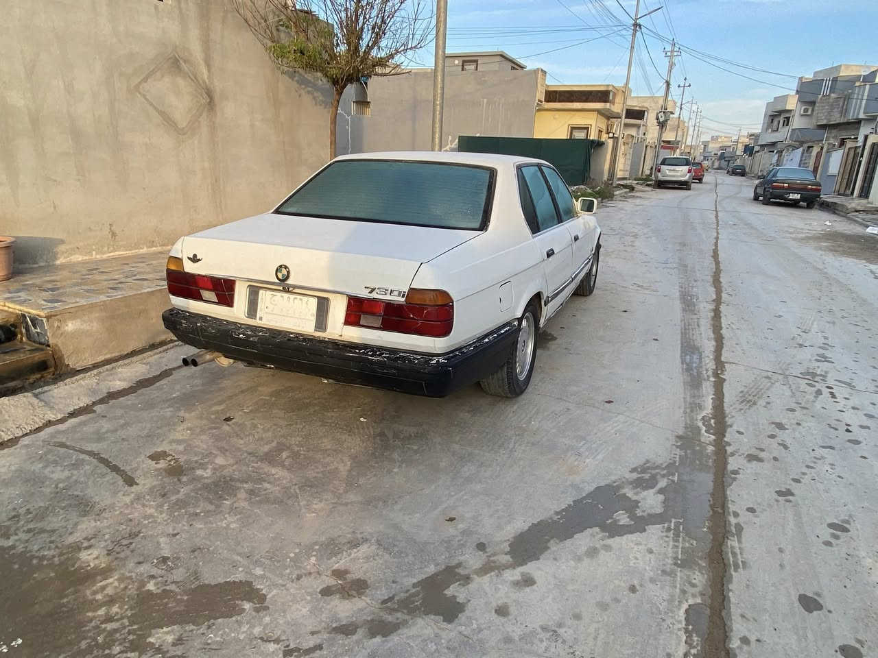 السلام عليكم BMW الحجم ٧٣٠ مفتوح . فل كير محرك شرط موديل ١٩٩١ رقم نينوى الماني سنويه ٢٠٢٩ بسمي شرط التحويل تدفئه شغاله كابون بانزين بيها الكتروني لايت زنون 
نواقص السيارة دعاميات امامية وخلفية وتبريد عاطل 
السعر ٤٠ وبيها مجال 
المكان موصل ايسر حي الملايين 
للاستفسار الاتصال على الرقم ***********
