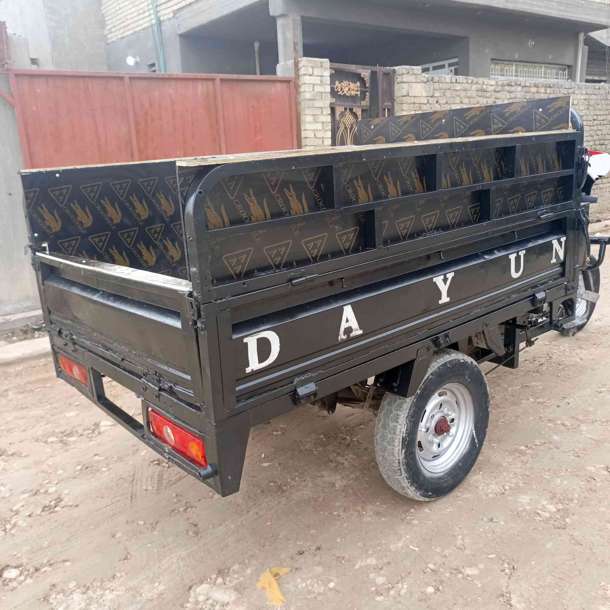 ستوته للبيع دايوان 2012 اوراق كامله شاصي مكفول اي نقص مابيه سعر 850 وبيه مجال بغداد مدينة الصدر ***********
