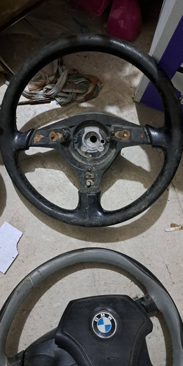 للبيع غراض حاويه مال بي ام حجم ٥٠٠/***********///***********
