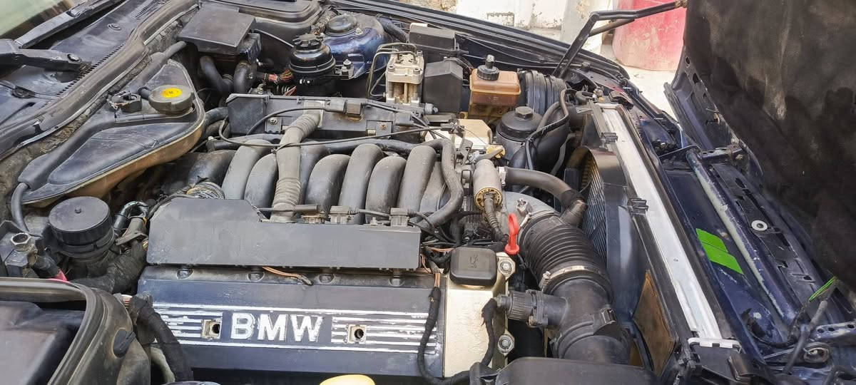 سلام عليكم
‏ BMW 530i 
اصل V8 
موديل 1993
رقم بغداد الانكليزي
السياره جاهزه معمره بالكامل 
كير مكينه حداديه خير من الله 
تخم تايرات جدد
ويل M
دعاميات M
لايتات دخاني صلايب 
بك لايت وسكنات اصلي حاويه 
غرفه جلد جديده 
السيارة ناصبه وكاعده للاخير
واحله من الصور بهواي 
مكان السياره بغداد
السعر : 80 وبيه مجال 
للاستفسار : ‭***********
