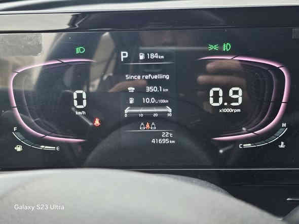 اسبورتج ٢٠٢٣ ،ضمان شركة اكدال 
ممشى السيارة/٤١ الف كيلو 
مواصفاتها فول قمارة حديد ،رقم اربيل باسمنا تحويل مباشر 
مكفولة من الصبغ والفتح فقط بارد على كد شبرين بالبابين جهة السكن والمحرك مفتوح فقط الوجهة منه 
والسيارة ماناقصها اي جهة 
موقع السيارة بغداد 
الاتصال/***********
***********
