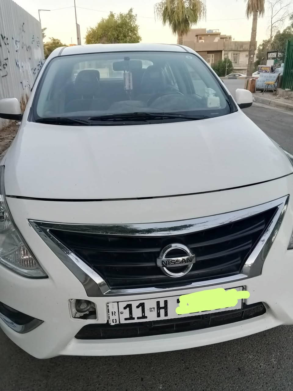 السلام عليكم 
نيسان صني موديل 20 
بليته زركه رقم بغداد باسمي 
ماشيه 60 حقيقي فول مواصفات كير ومحرك مكفولات 
مافتوحات تخم تاير جديد 
بيها قطعتين تبديل بدون دواخل بنيد وجاملغه الأيسر 
بيها بارد  مكان السياره بغداد
الكرخ سعرها 98 اتصال 
*********** واتساب فقط 
بدون مازنجر
