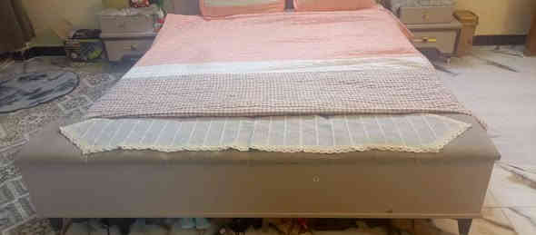 السلام عليكم غرفه نوم تركيه للبيع 10 قطع وتخم ديوان جديد فرع ابو العز قرب المولده السعر مليون و200 تجي تشوف بعينك وخادم واي استفسار خادم ***********
