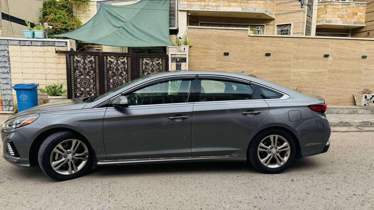 سلام عليكم اخوان سوناتا للبيع 2019 سبورت ماشيه 71 الف كلين بس دعاميه ومصلحه نفسها والعراق بارد بالجاملغ دراجه طختها سياره فول مواصفات مكان سياره بغداد كراده ***********
