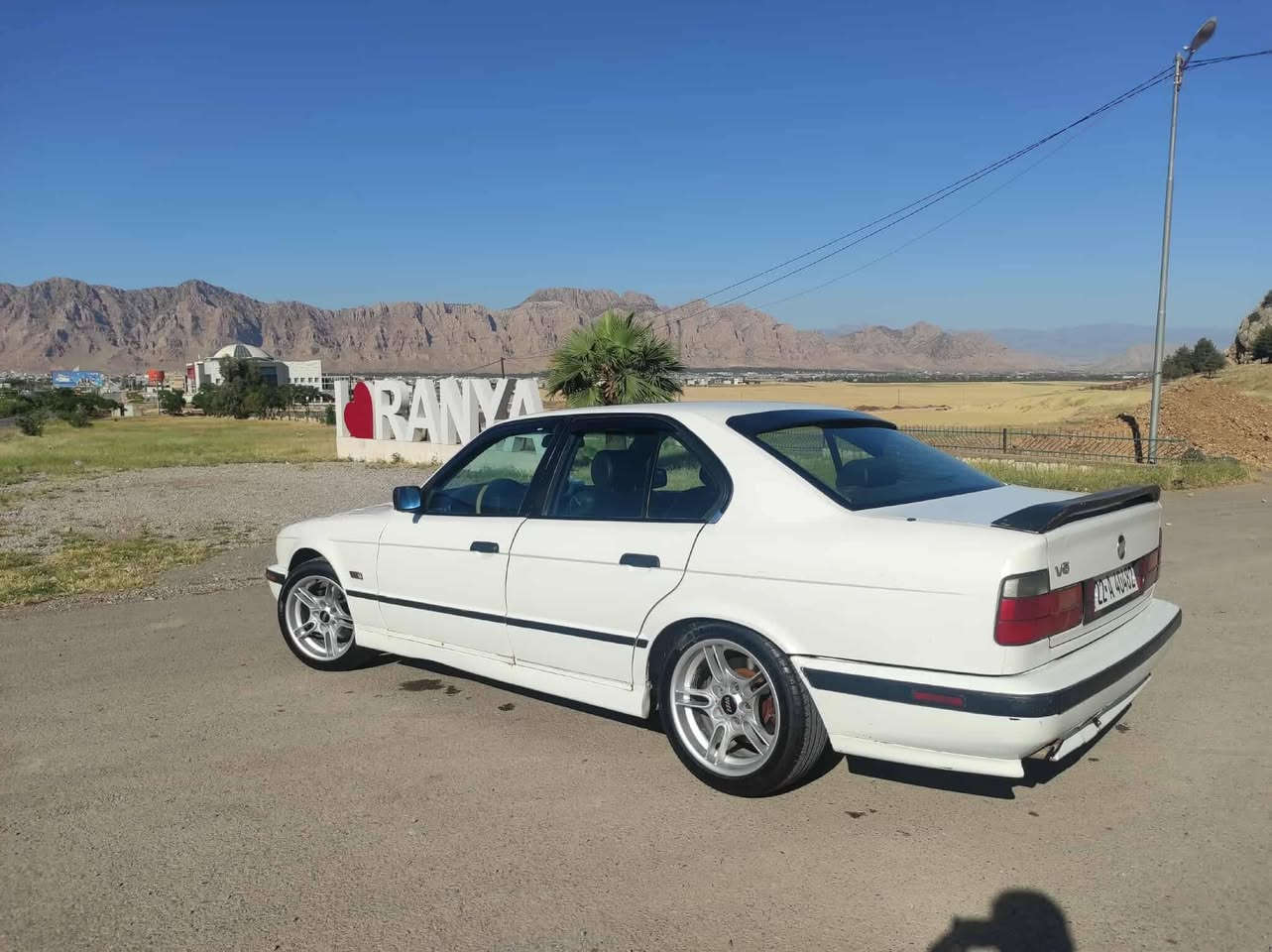 سەرەتا بەناوی خوا 

ئەم بیئێمەم هەیە بۆ فرۆشتن

Bmw 525 1991 🇩🇪

تۆماتیک 
سلاید 
تەبرید
دوو جام کارەبایی
ABS 
دوو کوشن کارەبایی

بۆیاغی نییە

سەنەوی تا 2028 نوێیە و ڕەقەم هەولێرە

بۆ زانینی نرخ پەیوەندیم پێوە بکەن 

***********
