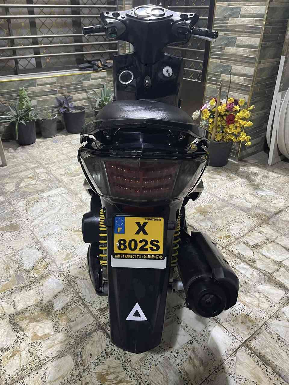 السلام عليكم دراجة للبيع او مراوس سكنس فحل طلاعات سكليتر خطين بكلايت لد بلاديه كلة شغال سلف  بيهه دكشن عالي رياضي بلادي اشاير لايت كلة شغال تخم تايرات جدد دبلات امامي جدد فج امامي جديد دهن جديد جيب فيتر وفحص فقط عداد الاكتروني طفه عنوان بغداد الحريه او الكاظميه  للاستفسار ***********
