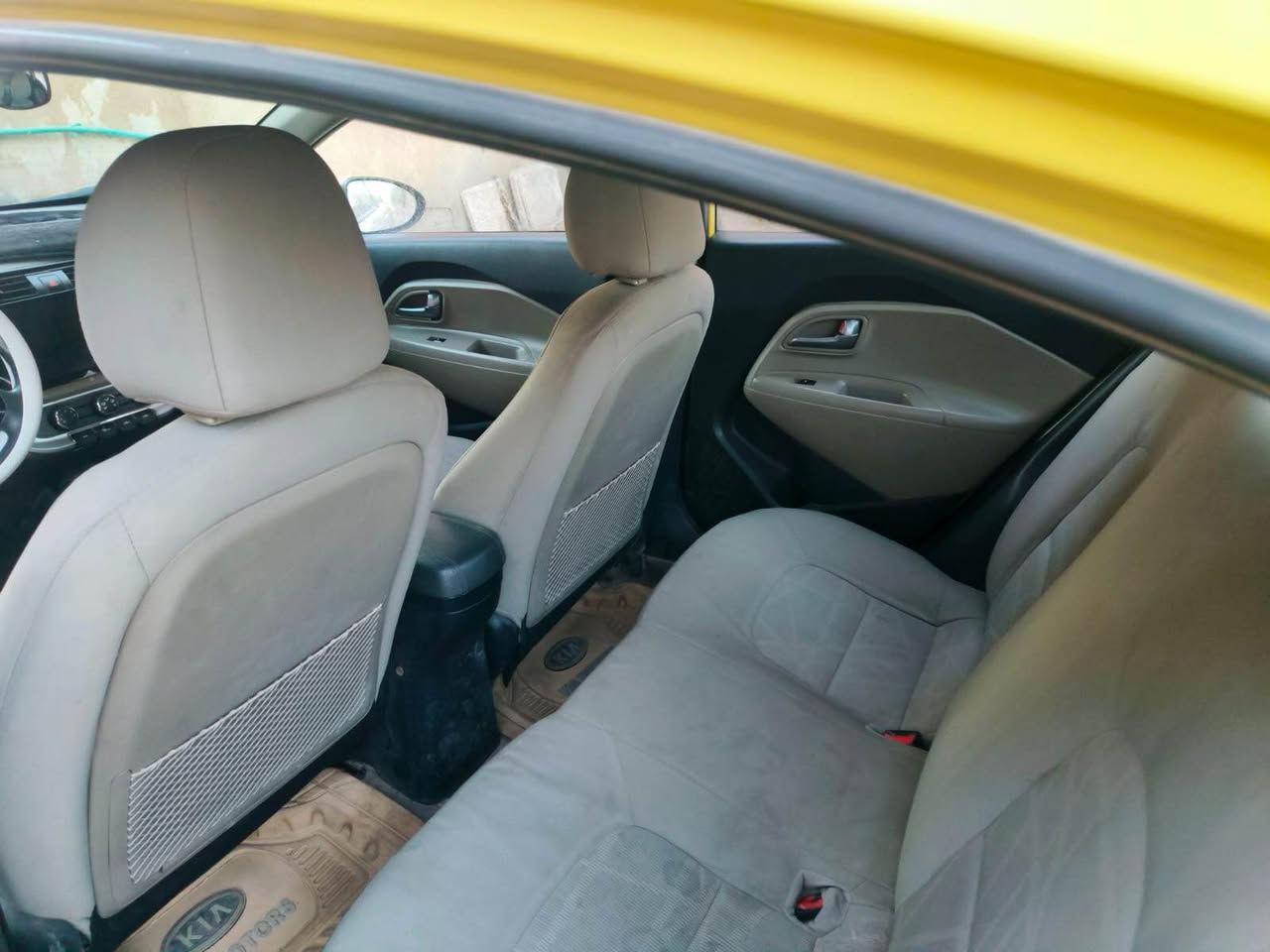 كيا ريو 2016 خليجي البدي شوف العين كفالة تكم و شواصي وأحواض وضربة قوية محرك تبخير دون تنقيص كير زين حدادة وتايرات زينة كهربائيات شغالة راعيها يحول رقمها خصوصي مواجرة لأن لونها ليموني سعر ٦٦ وبيها مجال قليل *********** رقم راعيها الولد مكلف بلنشر البصرة, العراق
