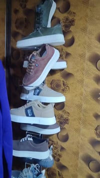 شلعه احذيه وشحاطات السعر القطعه 5الاف للاستفسار 07847261104