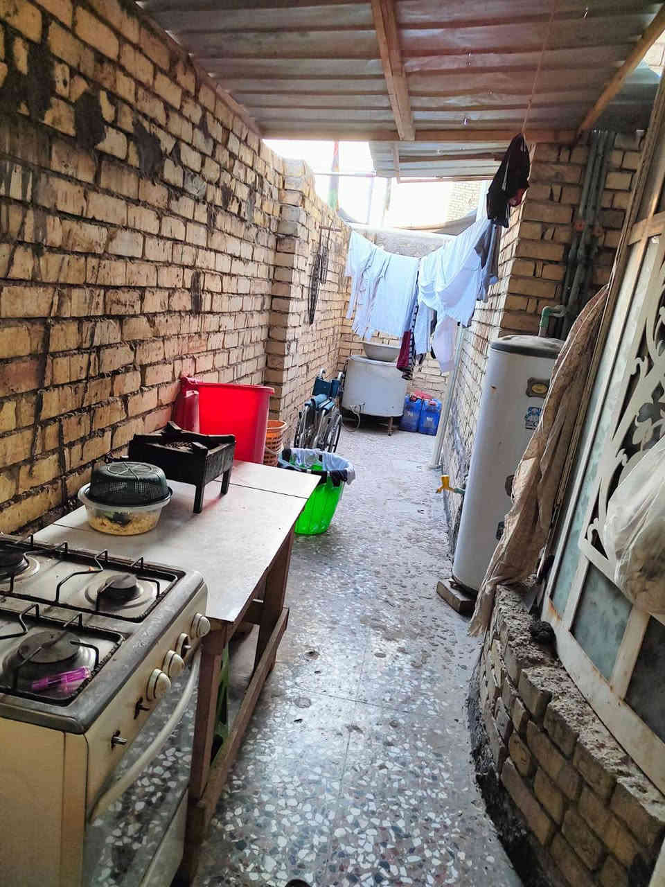 طابو ملك صرف مساحة (150م)  🏘 ركن 

              الواجهة  ( 10م ) نزال ( 15م) 

 بناء حديث جداً طابقين 🏠  2025

#طابق_الأرضي_اول : استقبال، صالة، مطبخ  ،  غرفة منام 1، مجمع صحي داخلي وخارجي ، مناور 2 ، كراج 🚘

#طابق_الثاني :غرفة منام 3 ، صالة   ، بيتونة كبيرة 

الطابق الثاني  عوزة البخ غير كامل 

🌎 #الموقع : بابل ابي غرق حي الحسين / خلف محطة  بانزخانة إليسار 

💶#السعر_خاص / لدينا عروض تناسبا   

#ملاحظة  نستقبل كافة عروضكم ولدينا المزيد من العروض

#للاستفسار_الاتصال_على_الارقام_مكتب 

#عقارات_احمد_عطاالله_آل_منصور _للعقارات _والمقاولات العامة والتصميم الهندسية 

بابل ابي غرق حي الحسين قرب محطة اليسار

رقم الهاتف /  *********** 🇮🇶🌷
