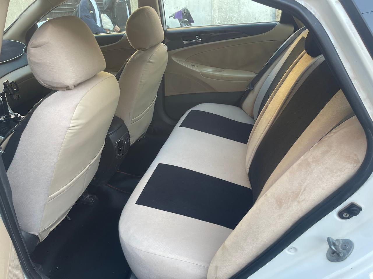 السلام عليكم للبيع سوناتا موديل 2011 كفاله عامه السياره عدا الدعامية الاماميه مصبوغه فقط فول مواصفات بصمه بانوراما كشنات جلد شاشه كأمره إماميه وخلفيه رقم بغداد وارد خليجي محرك 2400 مكان السيآره بغداد الاستفسار الاتصال ***********
